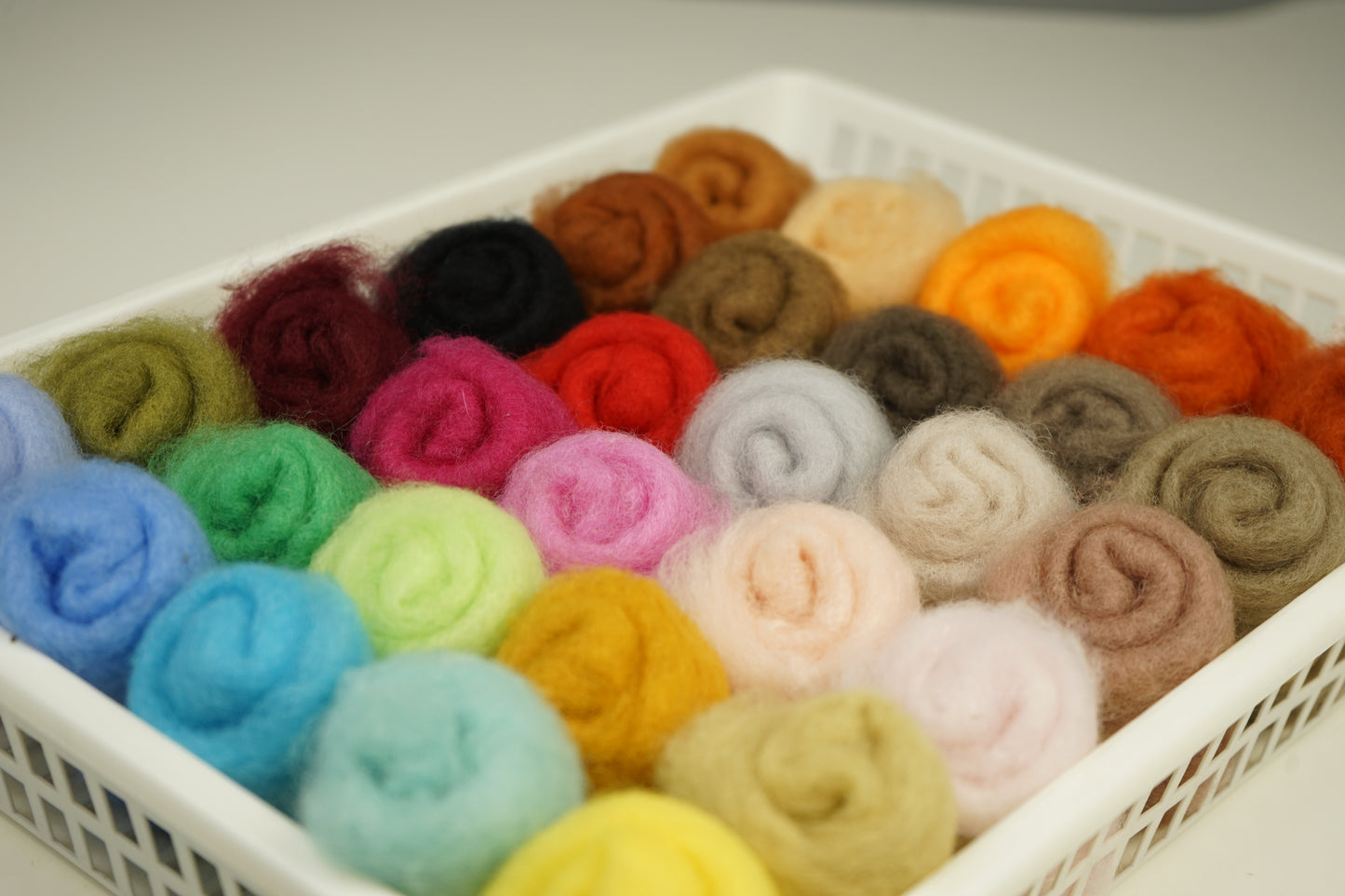 30 Vibrant Colors Felting Wool Set – Maori Wool for Needle & Wet Felting - perfect for beginners and pros, DHG
