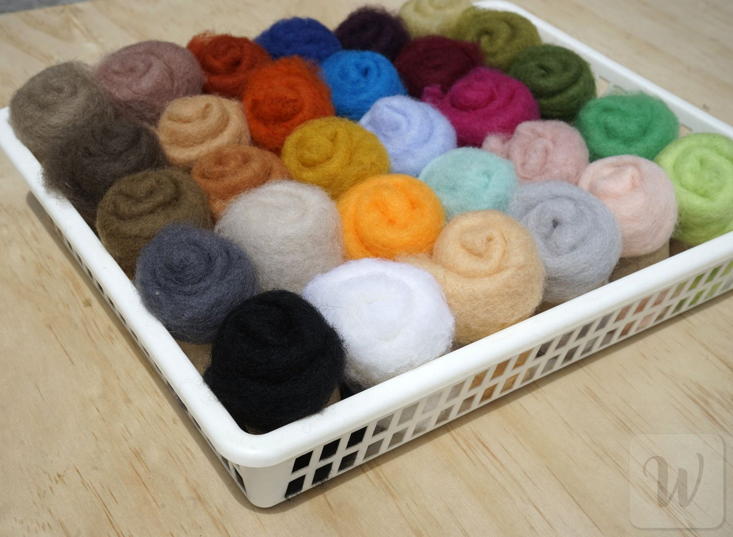 30 Vibrant Colors Felting Wool Set – Maori Wool for Needle & Wet Felting - perfect for beginners and pros, DHG