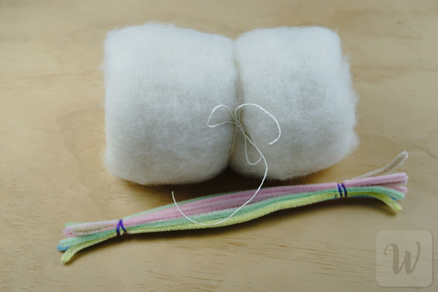 Needle Felting Beginner Kit 28pcs: 12 wool colours+8 needles and basic tools