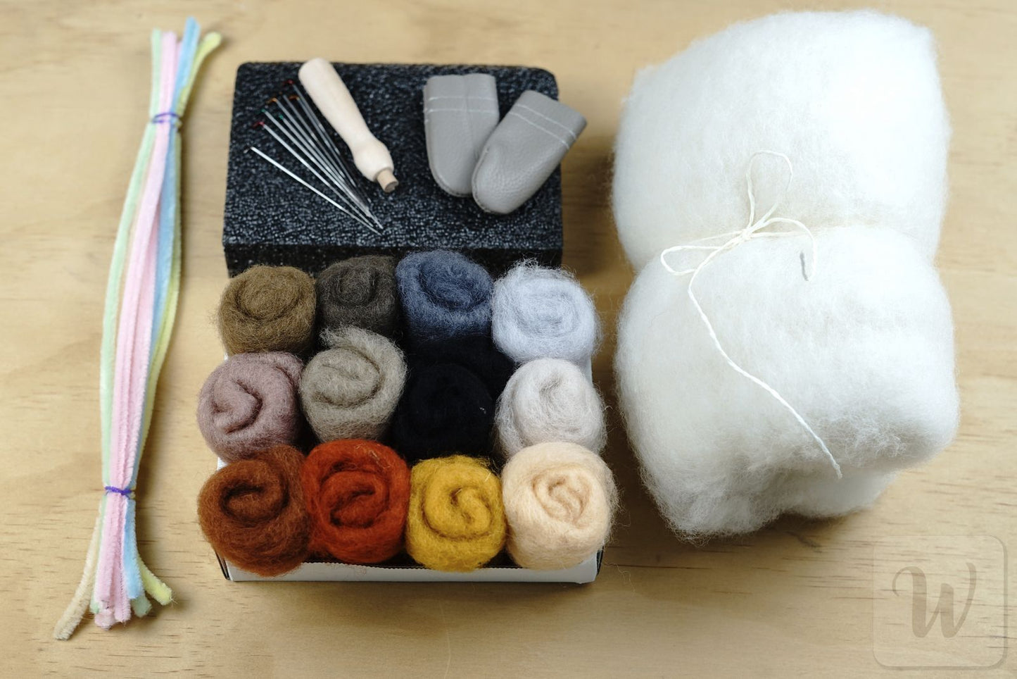 Needle Felting Beginner Kit 28pcs: 12 wool colours+8 needles and basic tools