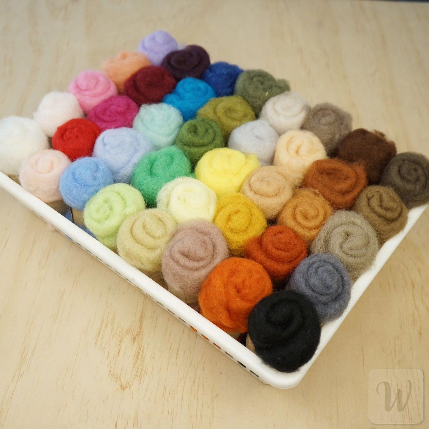 40 colour felting wool set with premium Maori wool fibres in bright colours for needle and wet felting