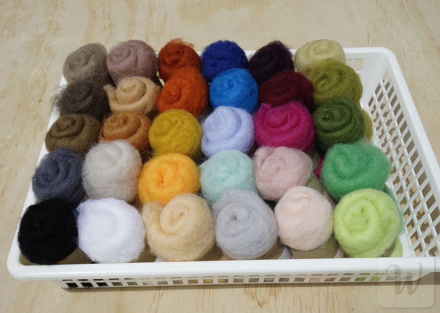 30 Vibrant Colors Felting Wool Set – Maori Wool for Needle & Wet Felting - perfect for beginners and pros, DHG
