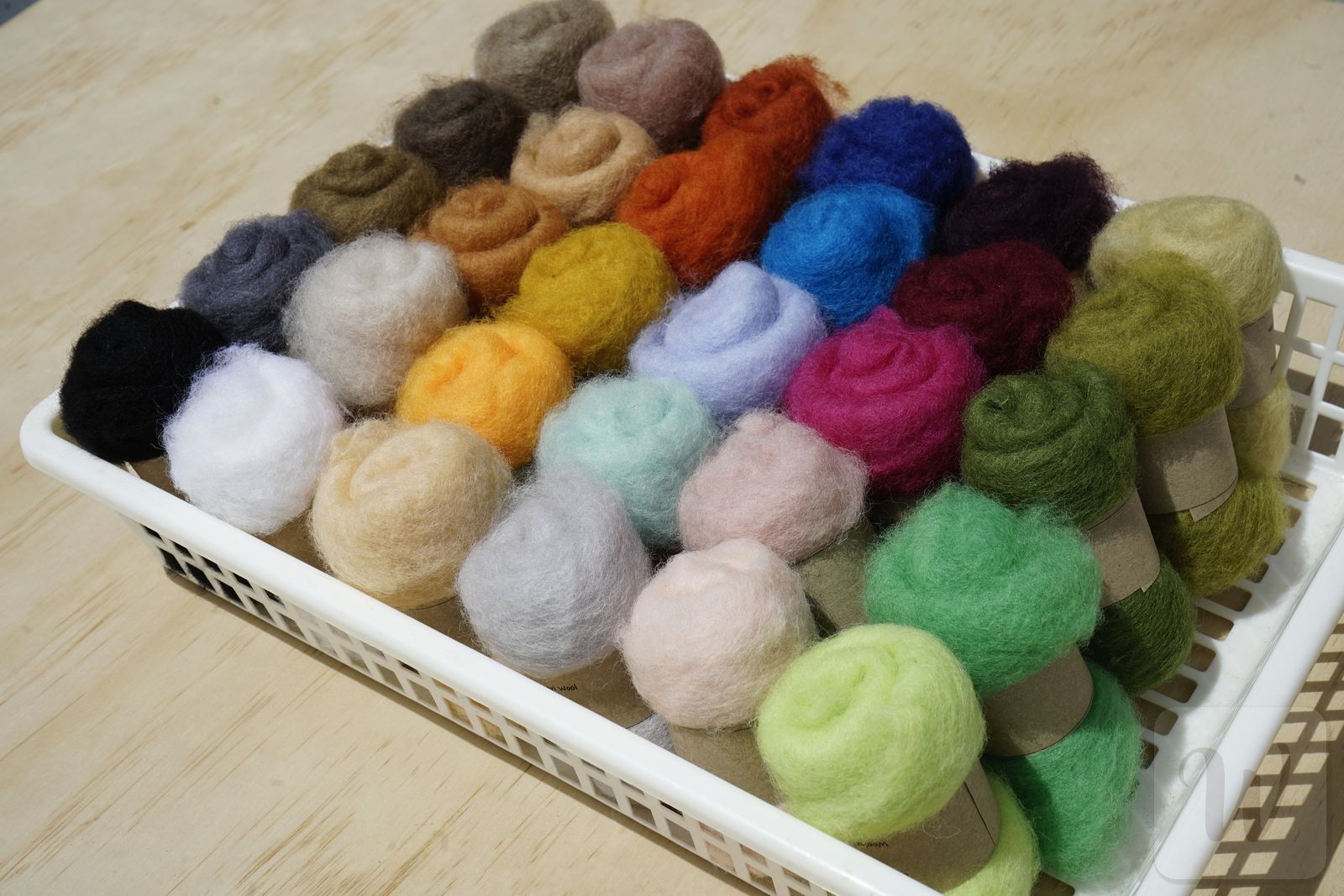 30 vibrant colors Maori felting wool set, 150g package with 5g of each color for needle and wet felting"