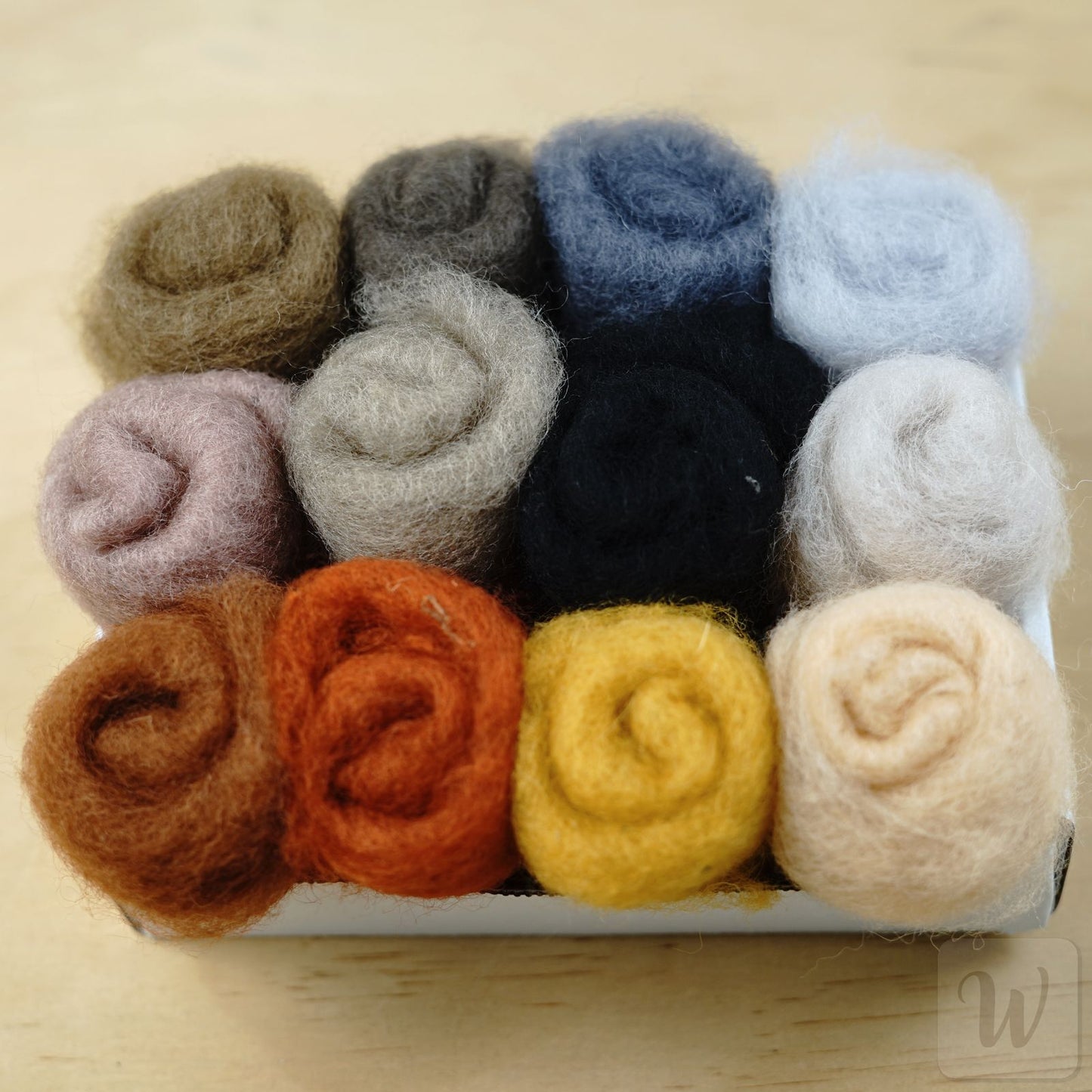 Needle Felting Beginner Kit 28pcs: 12 wool colours+8 needles and basic tools