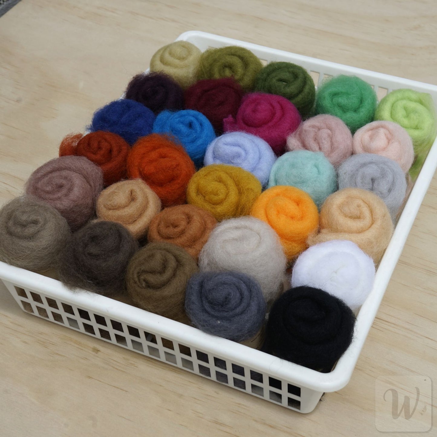 30 Vibrant Colors Felting Wool Set – Maori Wool for Needle & Wet Felting - perfect for beginners and pros, DHG