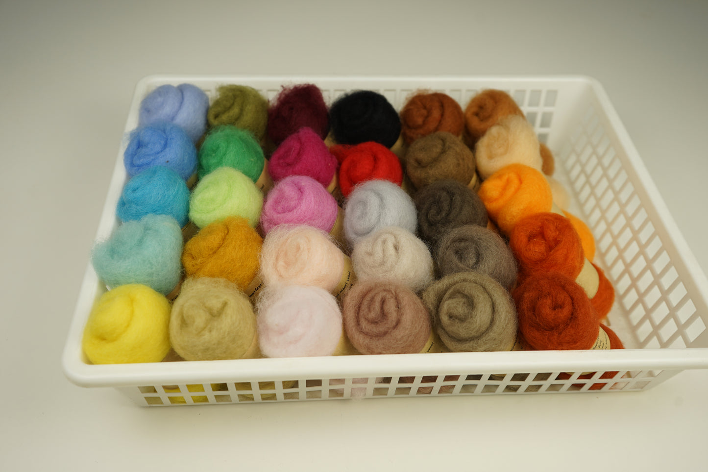 30 Vibrant Colors Felting Wool Set – Maori Wool for Needle & Wet Felting - perfect for beginners and pros, DHG