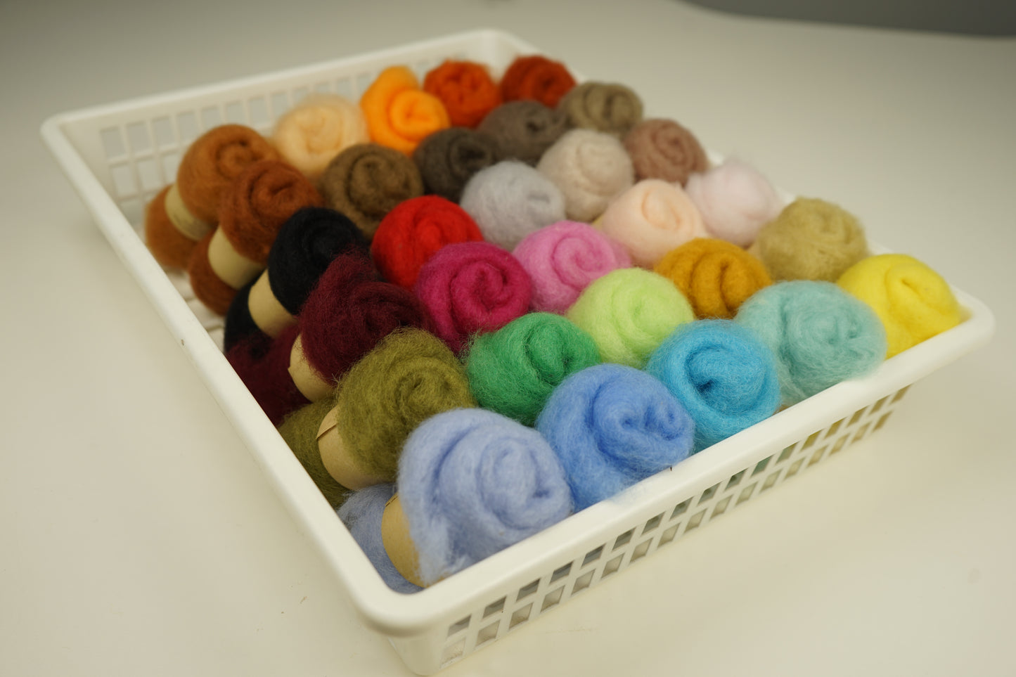 30 Vibrant Colors Felting Wool Set – Maori Wool for Needle & Wet Felting - perfect for beginners and pros, DHG
