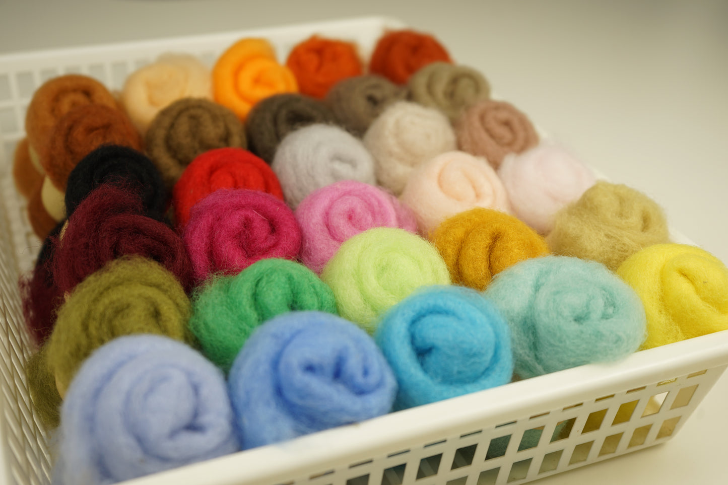 30 Vibrant Colors Felting Wool Set – Maori Wool for Needle & Wet Felting - perfect for beginners and pros, DHG