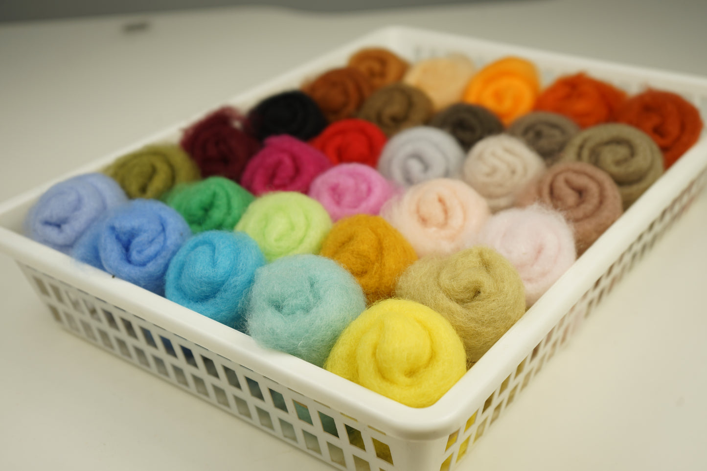 30 Vibrant Colors Felting Wool Set – Maori Wool for Needle & Wet Felting - perfect for beginners and pros, DHG