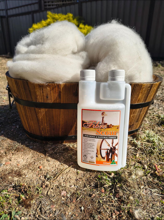 Delicate wool wash 500ml bottle, eco-friendly formula with tea tree oil and lemon myrtle for natural fibres