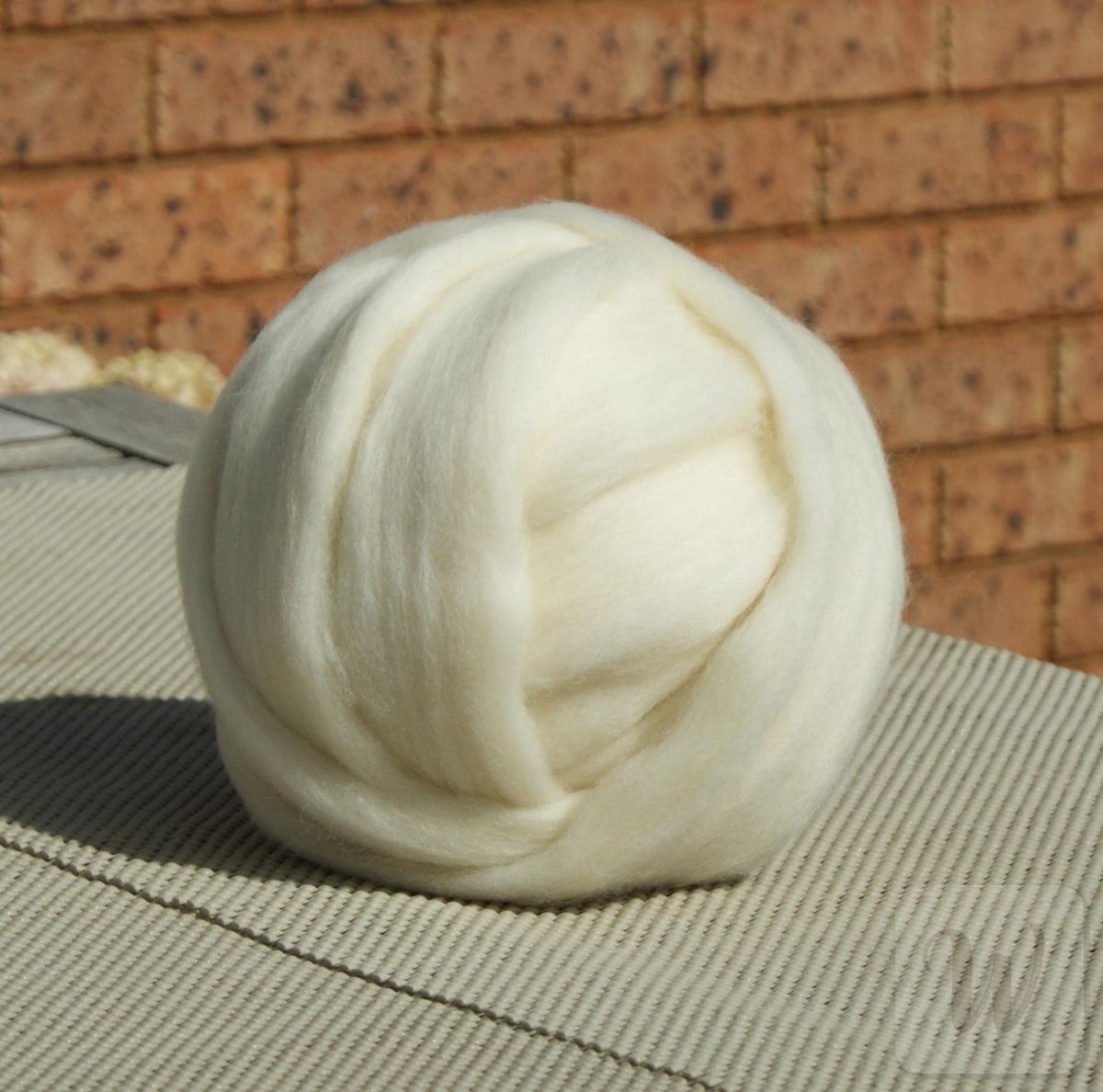 Corriedale Wool Tops Roving / Natural White / 27 Micron / Spinning Felting Weaving