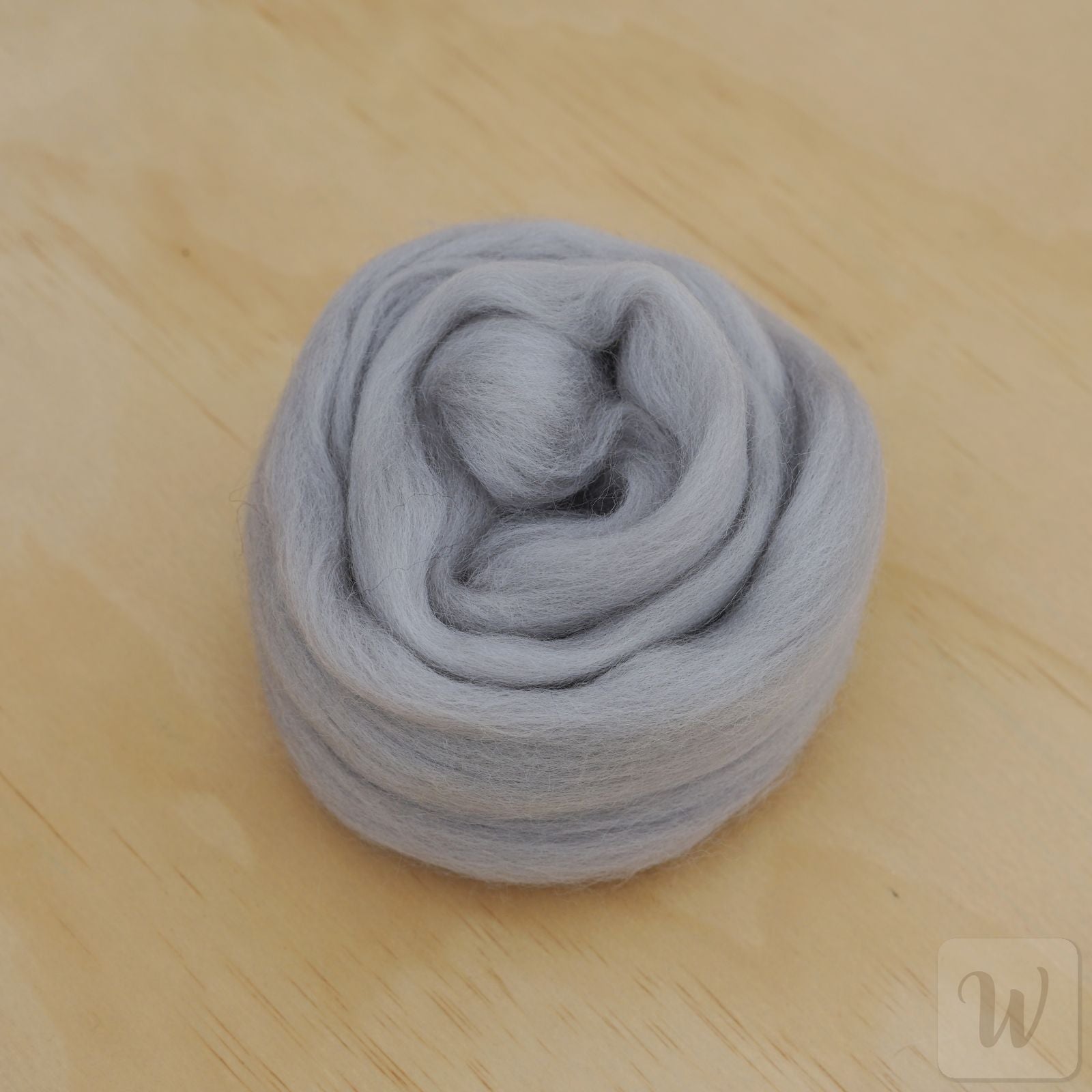 Corriedale wool tops roving in soft Cloud colour, smooth fibres for spinning and felting