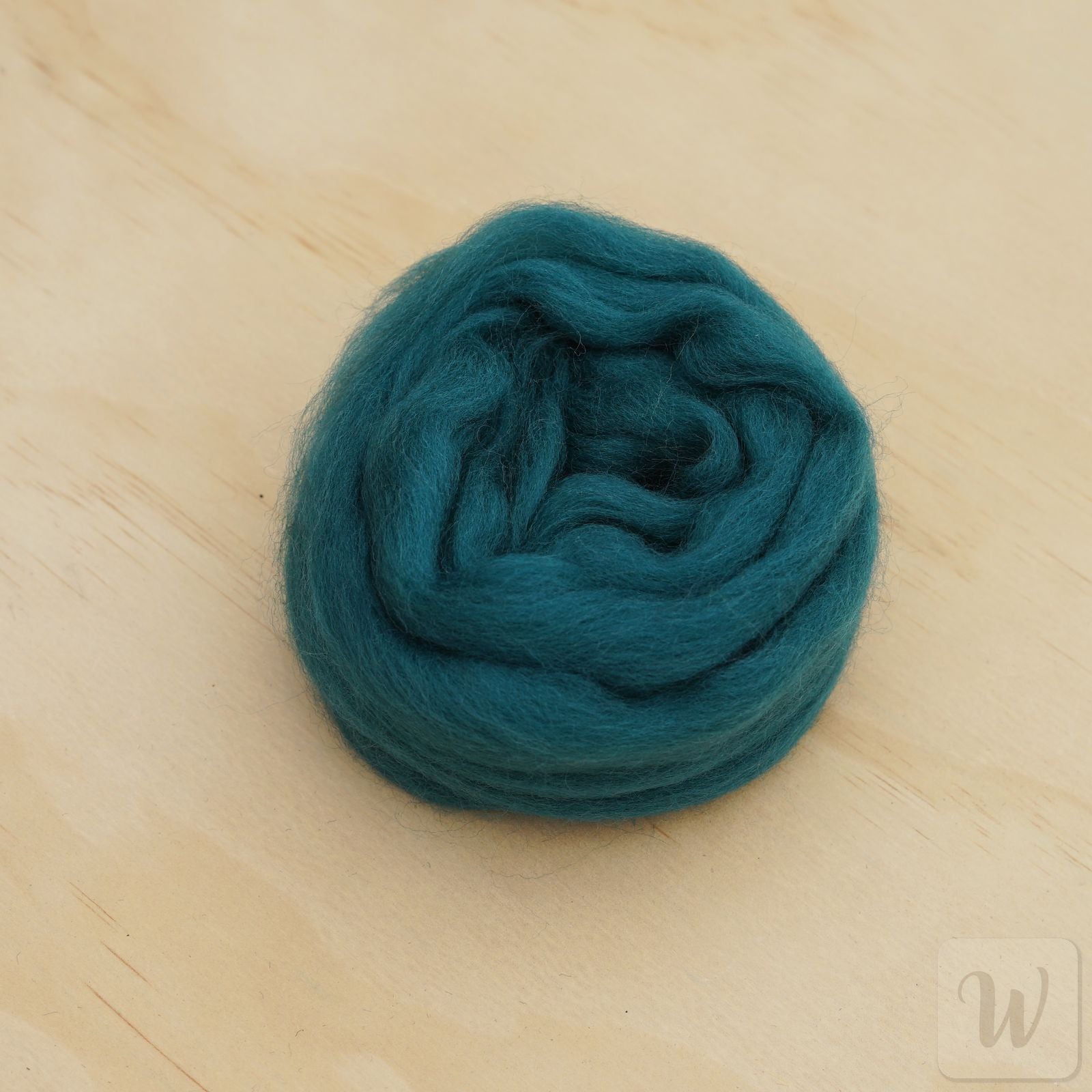 Corriedale wool tops roving in vibrant Ireland green colour, soft smooth fibres for spinning and felting